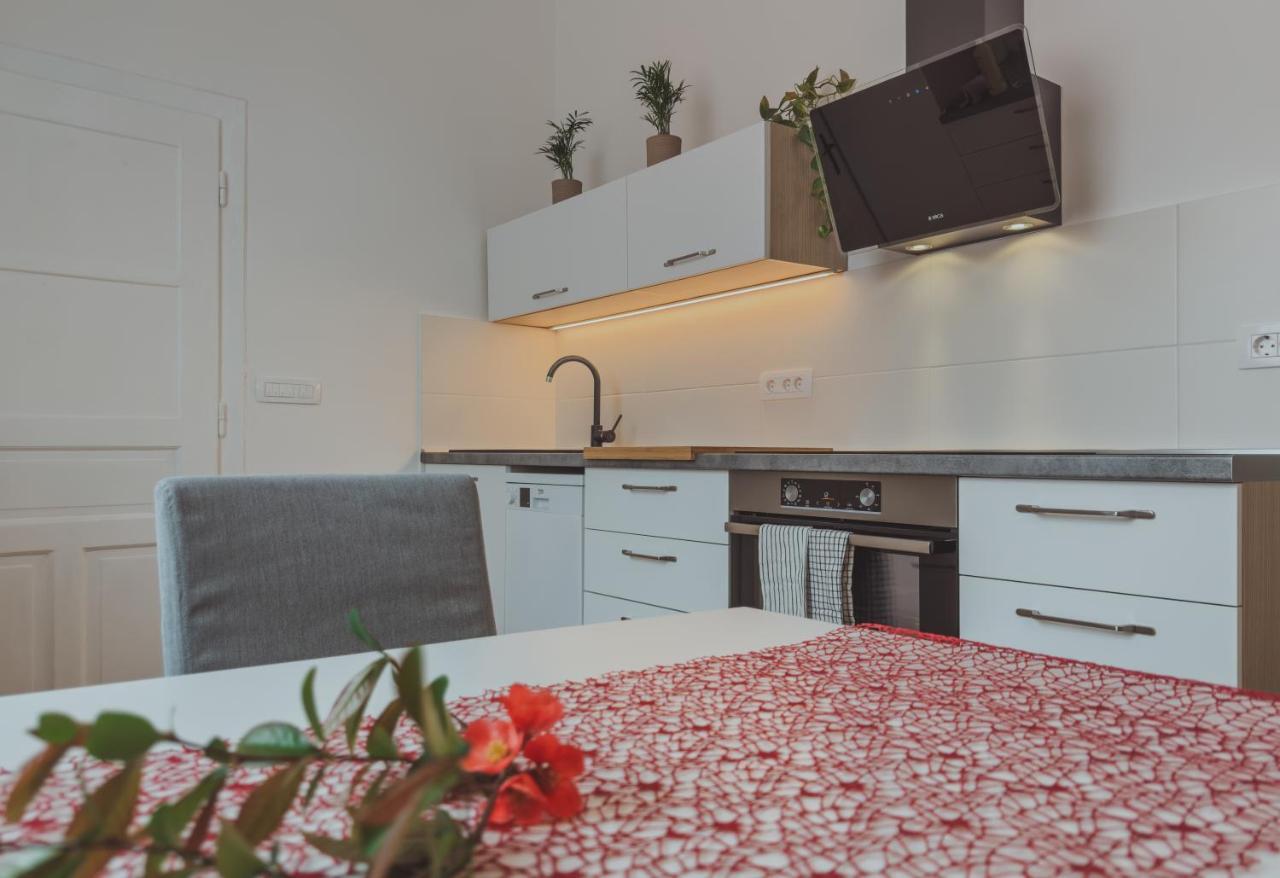 Pirc Apartment On Dunajska Street Любляна Экстерьер фото